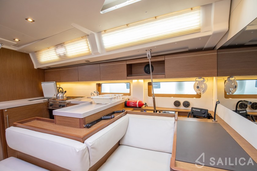 Oceanis 51.1 - Yacht Charter Sailica