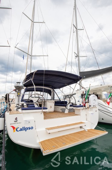 Oceanis 51.1 - Yacht Charter Sailica