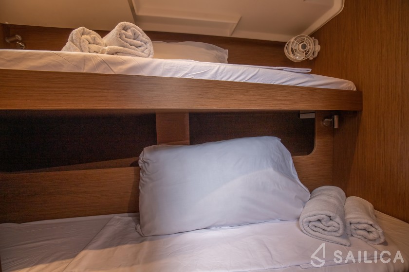 Oceanis 51.1 - Yacht Charter Sailica