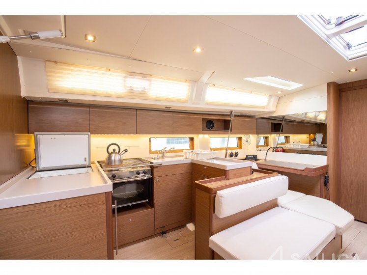 Oceanis 51.1 - Yacht Charter Sailica