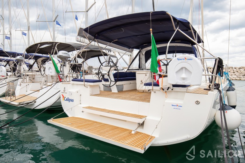 Oceanis 51.1 - Yacht Charter Sailica