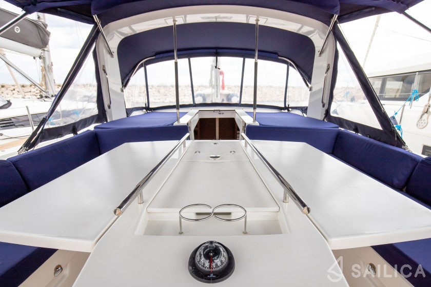 Oceanis 51.1 - Yacht Charter Sailica