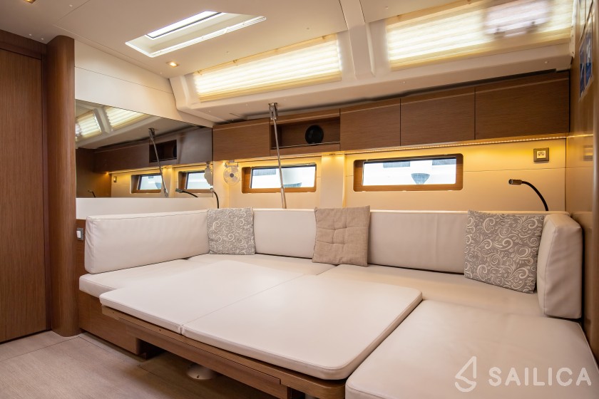 Oceanis 51.1 - Yacht Charter Sailica