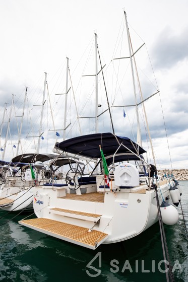 Oceanis 51.1 - Yacht Charter Sailica