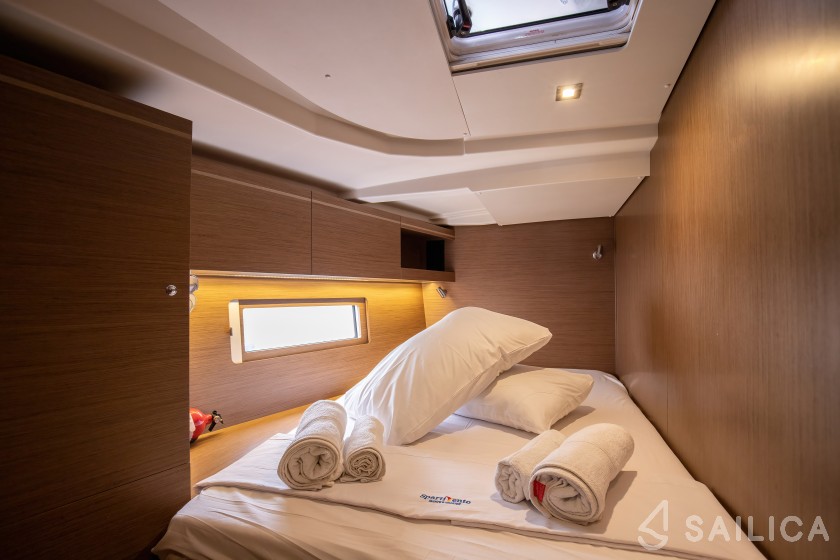 Oceanis 51.1 - Yacht Charter Sailica