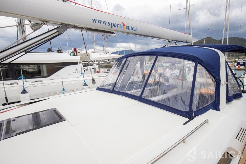 Oceanis 51.1 - Yacht Charter Sailica
