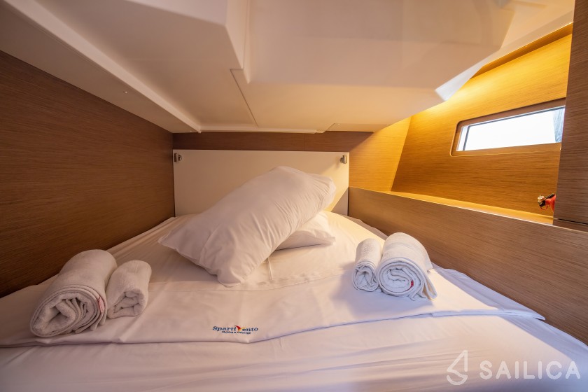 Oceanis 51.1 - Yacht Charter Sailica