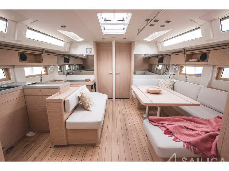 Oceanis 51.1 - Yacht Charter Sailica