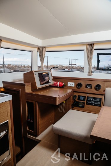 Lagoon 40 - Yacht Charter Sailica