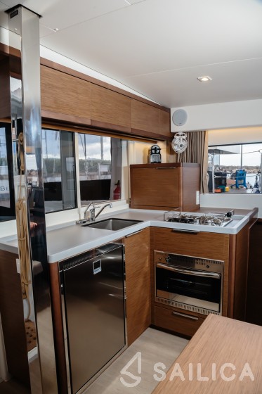 Lagoon 40 - Yacht Charter Sailica
