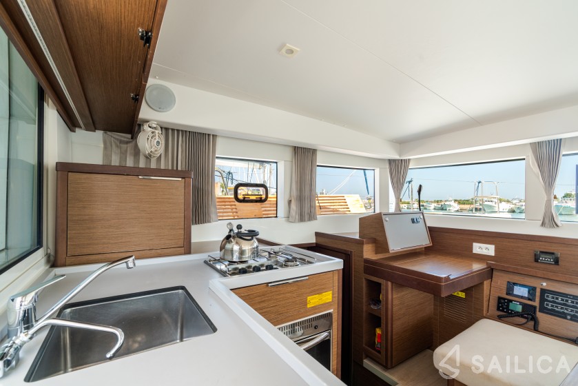 Lagoon 40 - Yacht Charter Sailica