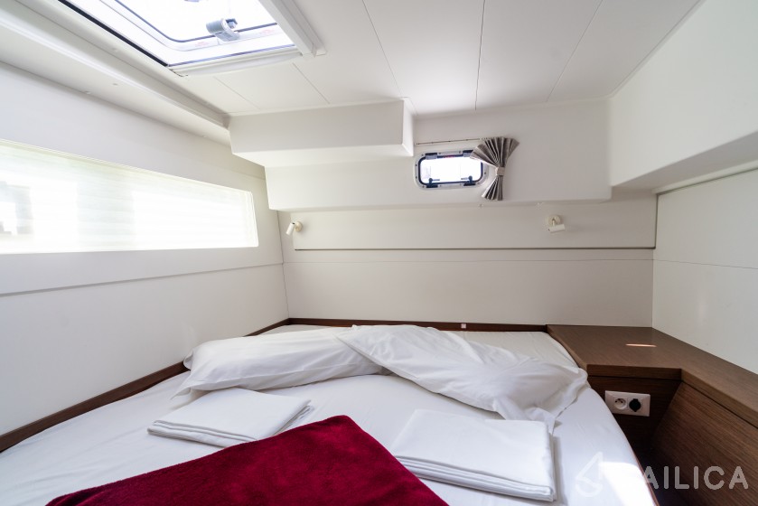 Lagoon 40 - Yacht Charter Sailica