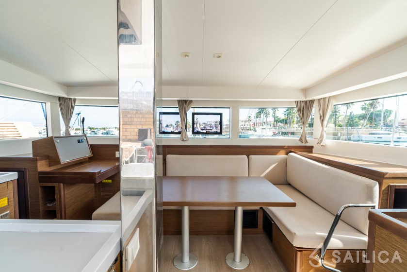Lagoon 40 - Yacht Charter Sailica