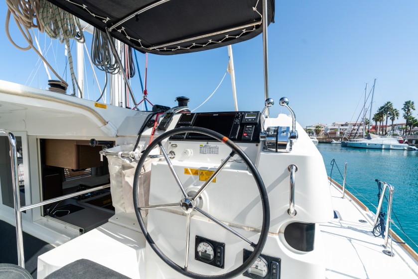 Lagoon 40 - Yacht Charter Sailica