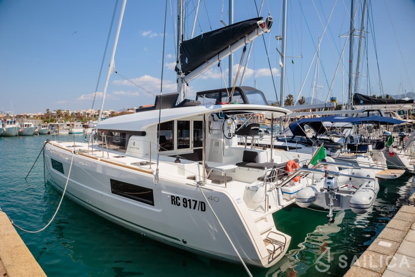 Lagoon 40 - Yacht Charter Sailica
