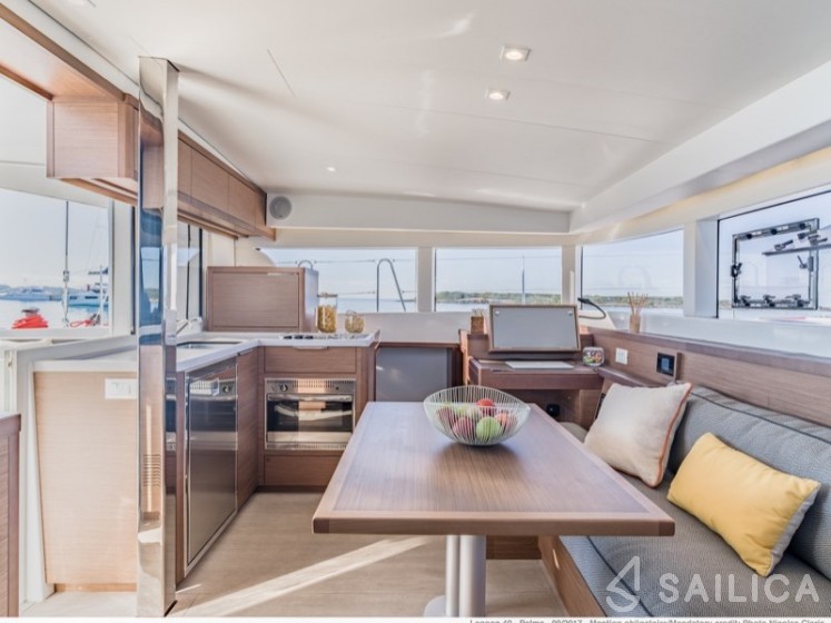 Lagoon 40 - Yacht Charter Sailica