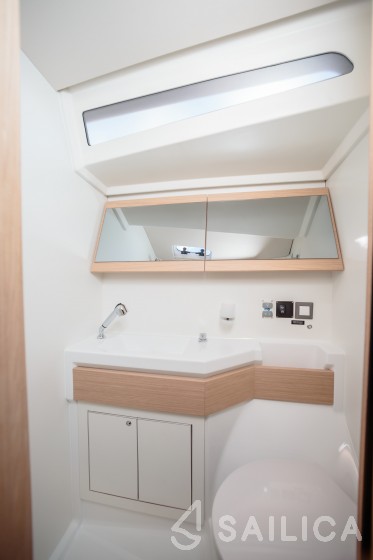 Oceanis 46.1 - Yacht Charter Sailica