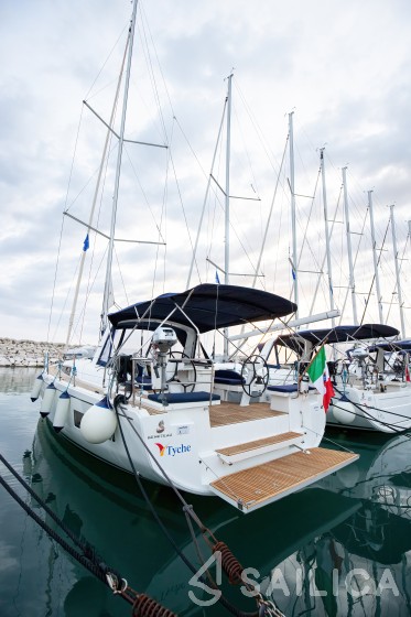 Oceanis 46.1 - Yacht Charter Sailica