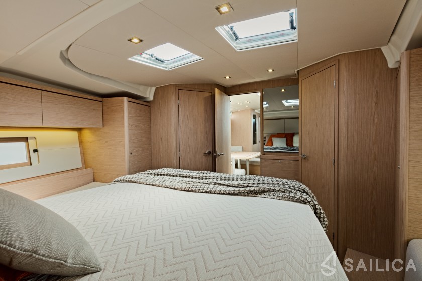 Oceanis 51.1 - Yacht Charter Sailica