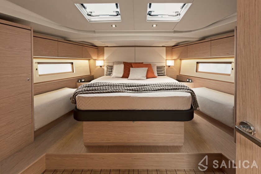 Oceanis 51.1 - Yacht Charter Sailica