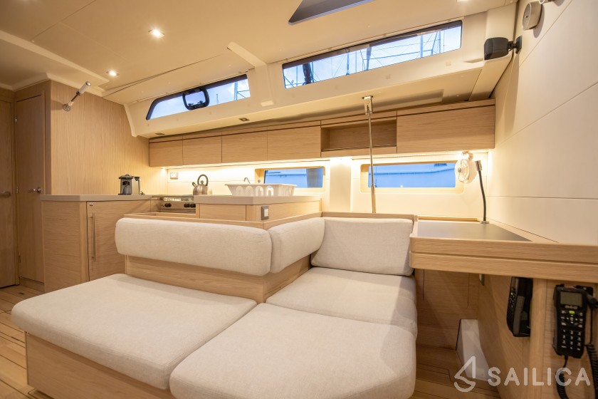 Oceanis 51.1 - Yacht Charter Sailica