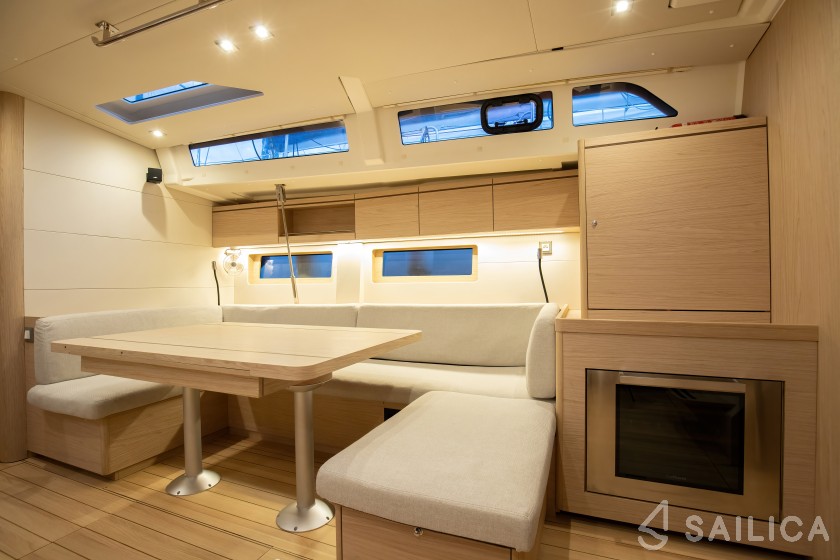 Oceanis 51.1 - Yacht Charter Sailica