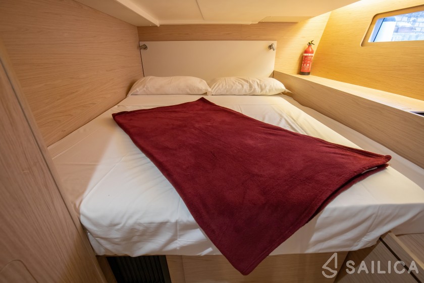 Oceanis 51.1 - Yacht Charter Sailica