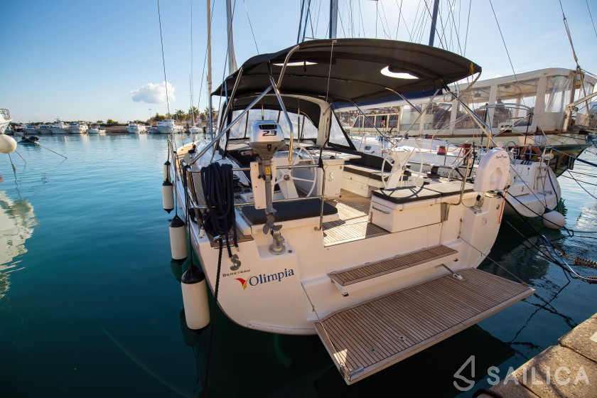 Oceanis 51.1 - Yacht Charter Sailica