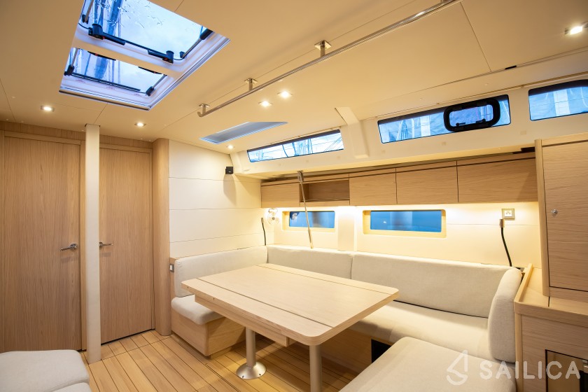 Oceanis 51.1 - Yacht Charter Sailica