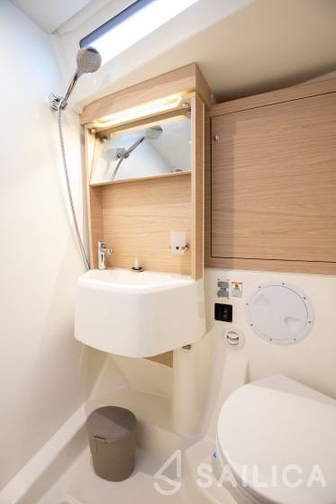 Oceanis 51.1 - Yacht Charter Sailica