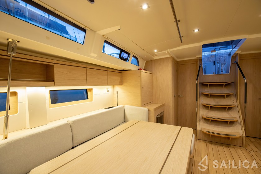 Oceanis 51.1 - Yacht Charter Sailica