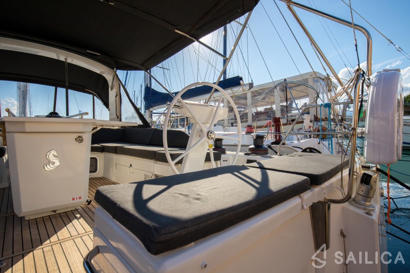 Oceanis 51.1 - Yacht Charter Sailica
