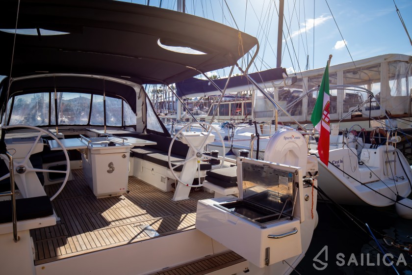 Oceanis 51.1 - Yacht Charter Sailica