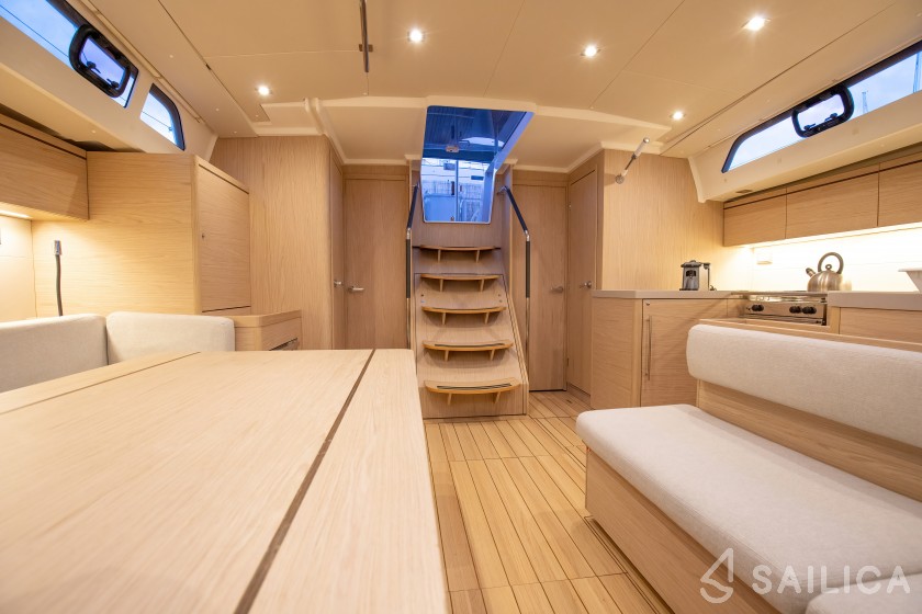 Oceanis 51.1 - Yacht Charter Sailica