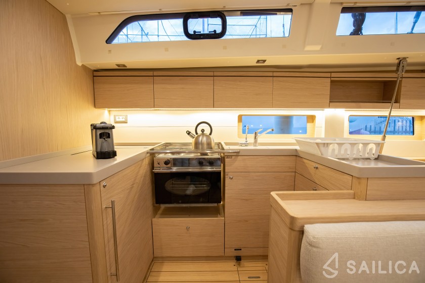 Oceanis 51.1 - Yacht Charter Sailica