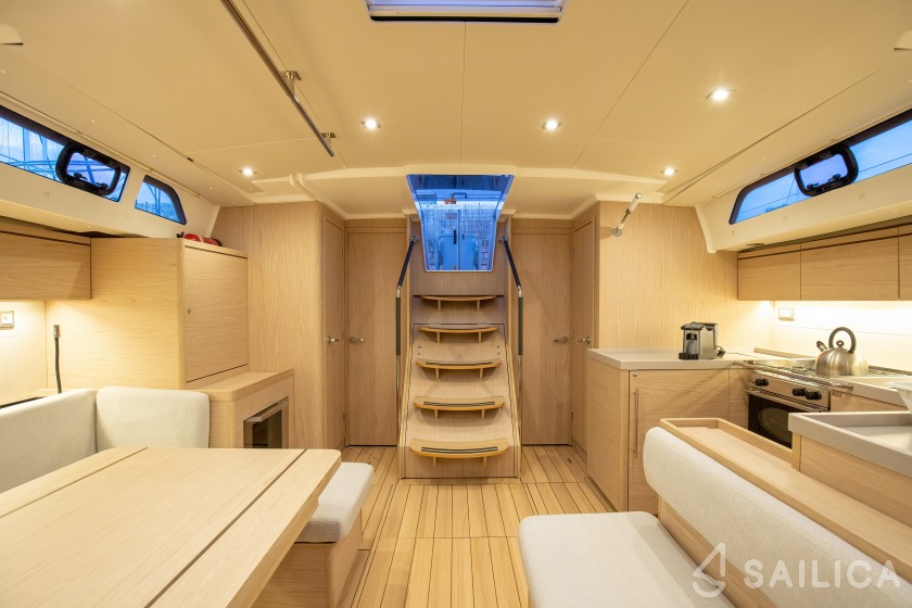 Oceanis 51.1 - Yacht Charter Sailica