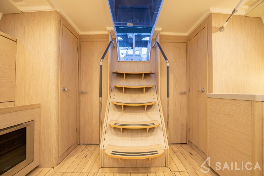 Oceanis 51.1 - Yacht Charter Sailica