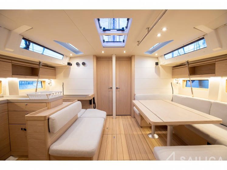 Oceanis 51.1 - Yacht Charter Sailica