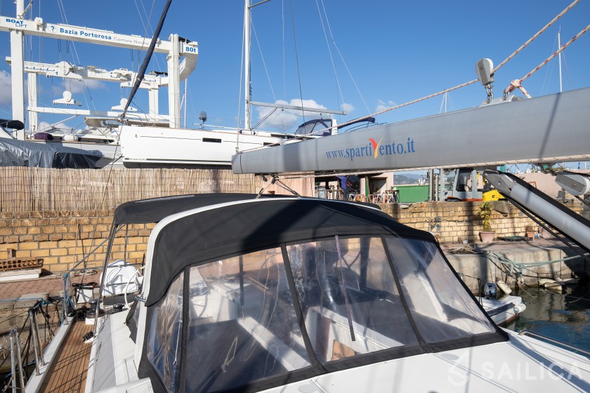 Oceanis 51.1 - Yacht Charter Sailica