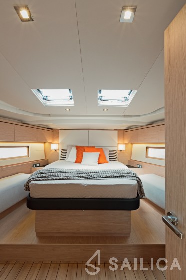 Oceanis 51.1 - Yacht Charter Sailica