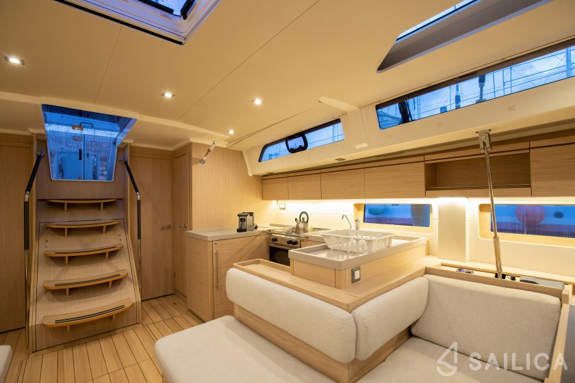Oceanis 51.1 - Yacht Charter Sailica
