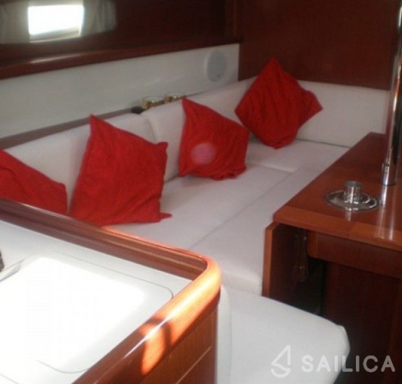 Oceanis 34 - Yacht Charter Sailica
