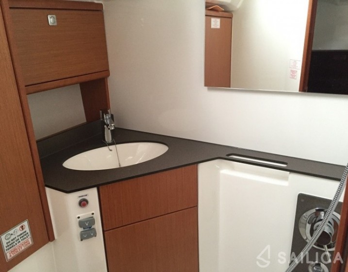 Bavaria 46 Cruiser - Yacht Charter Sailica
