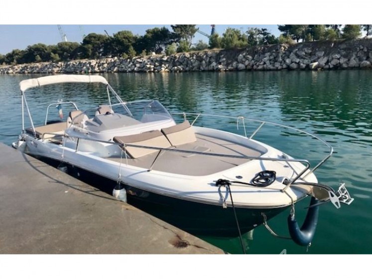 Cap Camarat 755WA - Yacht Charter Sailica