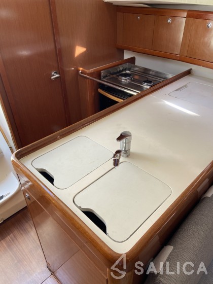 Oceanis 34 - Yacht Charter Sailica