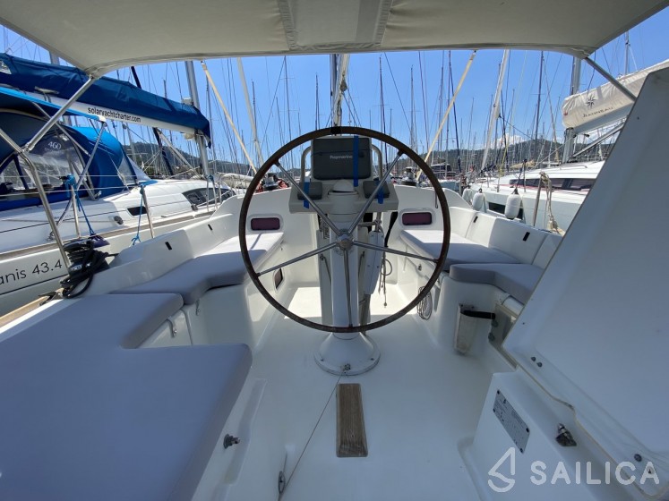 Oceanis 34 - Yacht Charter Sailica