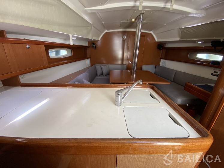 Oceanis 34 - Yacht Charter Sailica