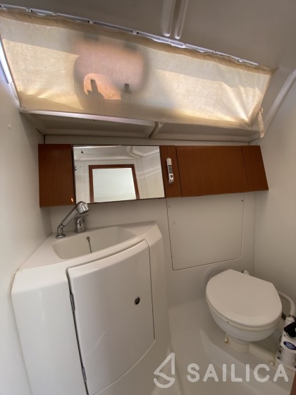 Oceanis 34 - Yacht Charter Sailica