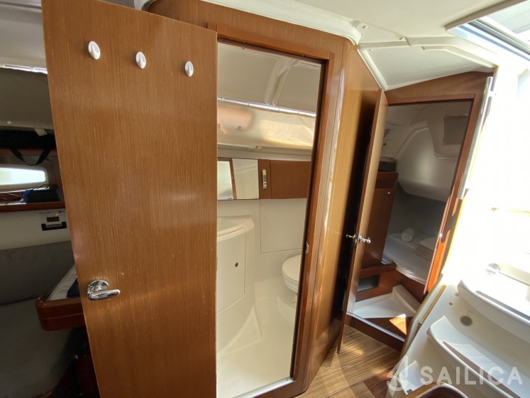 Oceanis 34 - Yacht Charter Sailica