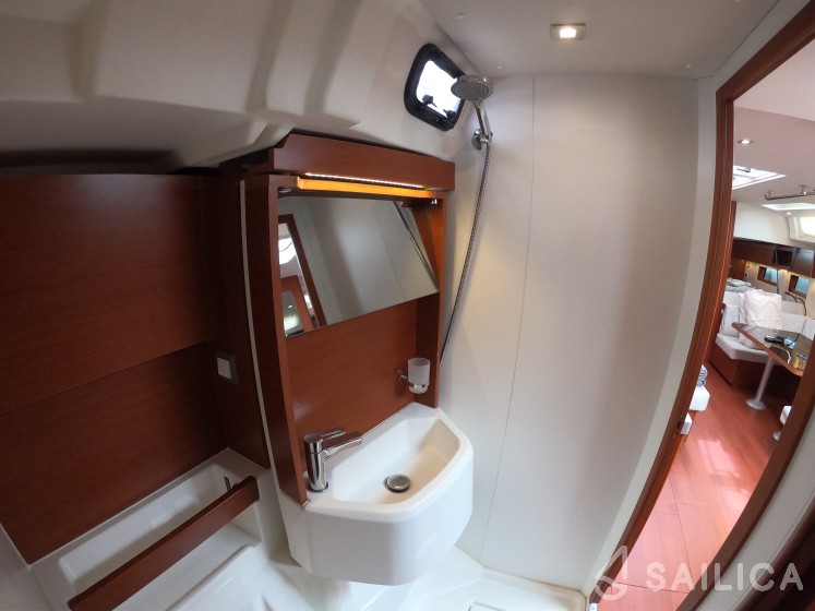 Oceanis 51.1 - Yacht Charter Sailica